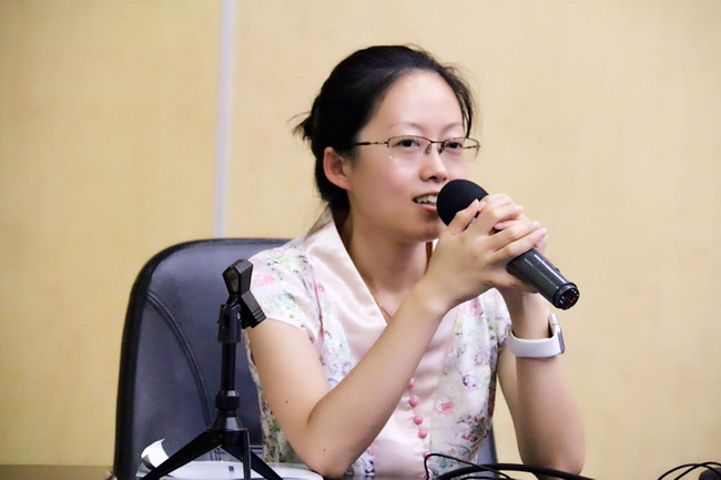 合作项目党支部组织委员田蓓主持学习活动