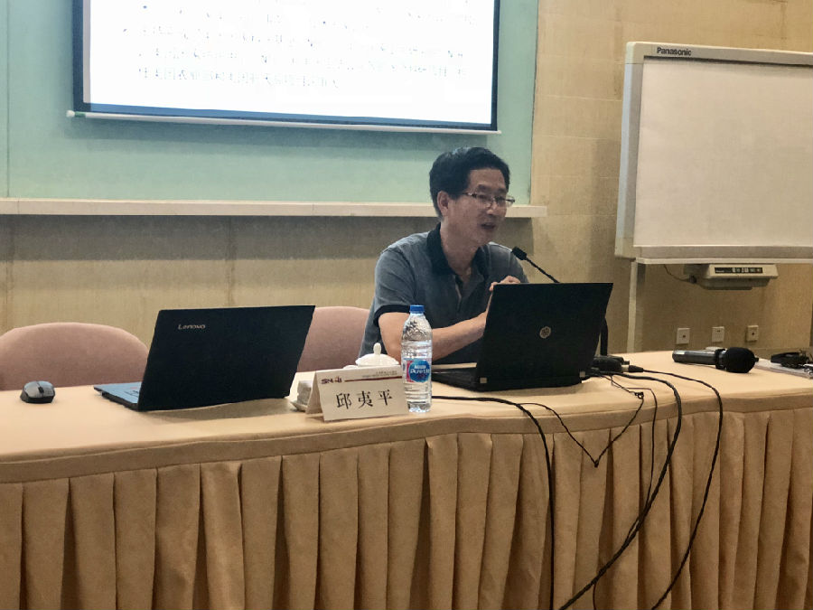 从邱教授的讲述中,我们可以认识到,作为研究生,我们是国家未来发展的